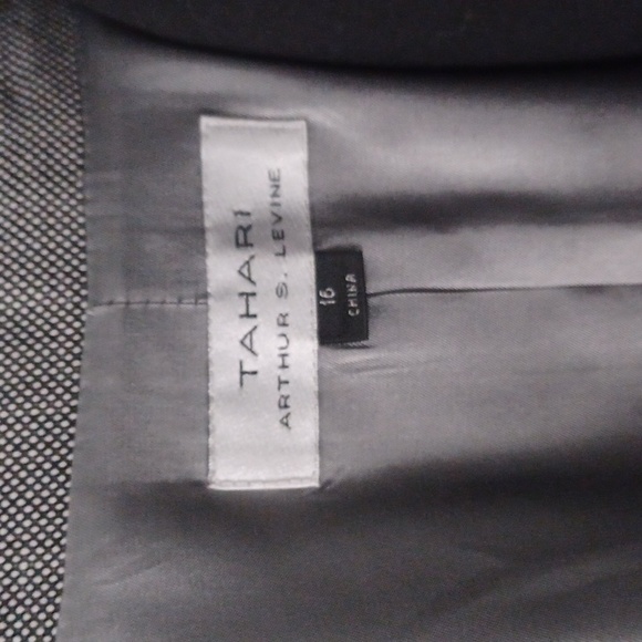 Tahari skirt suit - Picture 7 of 8